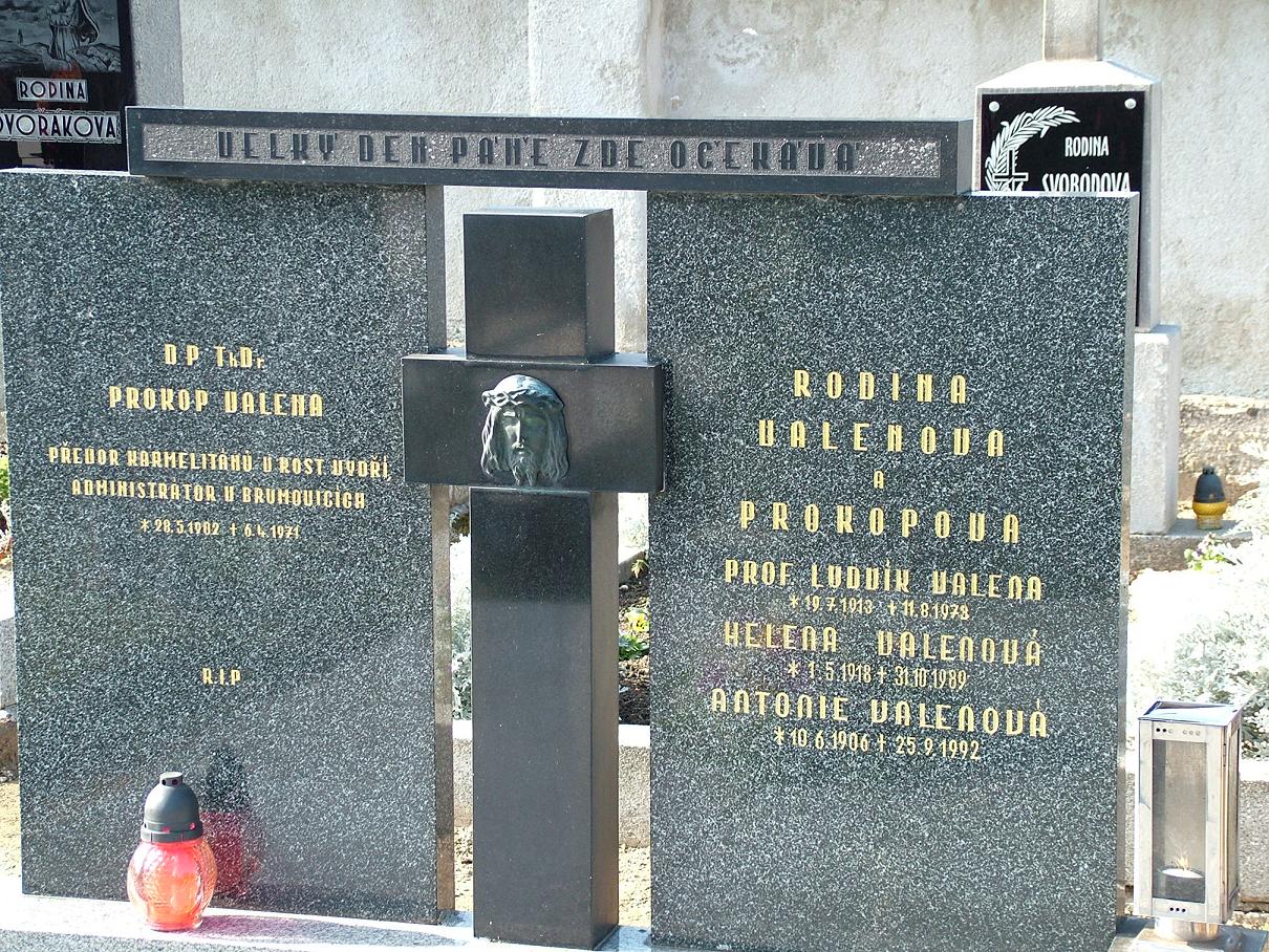 hrob Valena -rodinný, detail (foceno 2008).JPG