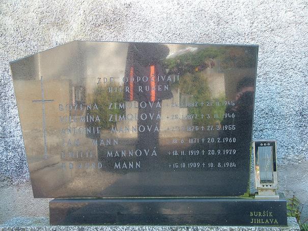 hrob Mannových a Zimolových-detail.JPG